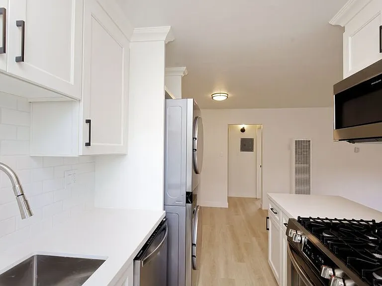 407 Vernon St — Photo 13
