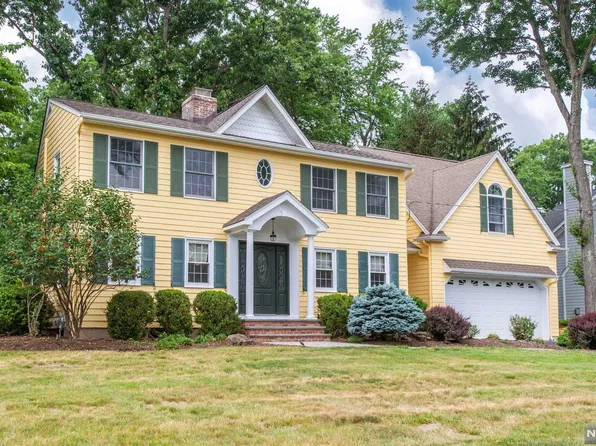 325 W Stevens Ave, Wyckoff, NJ 07481