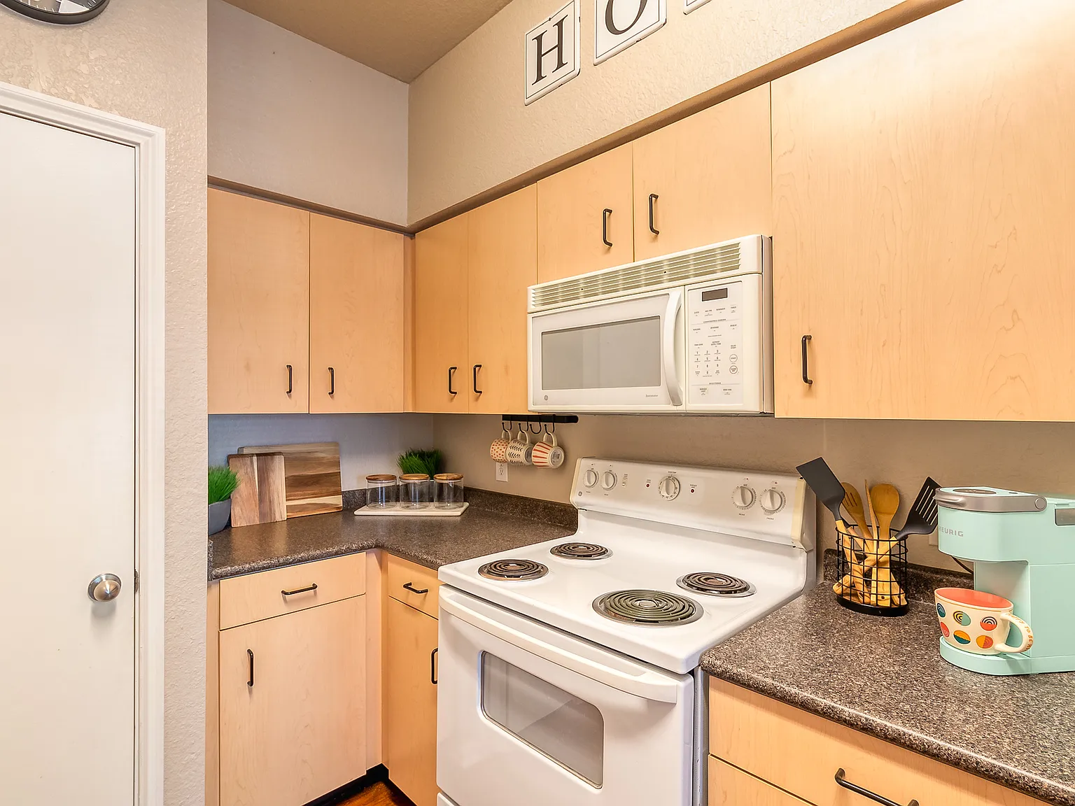 58 West - Student Living Priced Per Room — Photo 4
