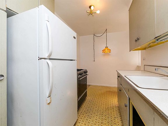 2nd image of 8740 Francis Lewis Blvd #22BB