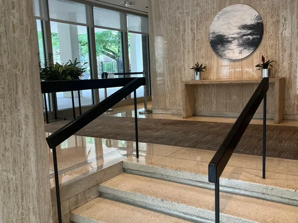 88 W Schiller St APT 1705, Chicago, IL 60610