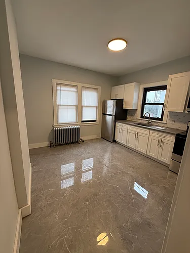 142 W 5th St #3 Photo 1