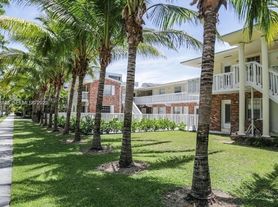 100 Sunrise Dr, Key Biscayne, FL