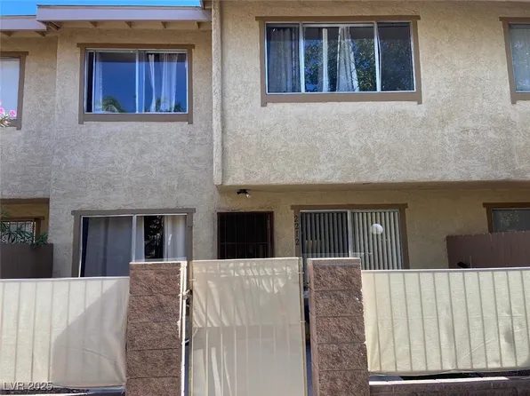2212 Tall Pine Dr, Las Vegas, NV 89108