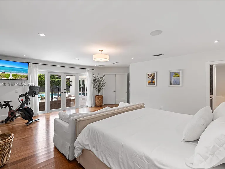 735 Benevento Ave — Photo 17