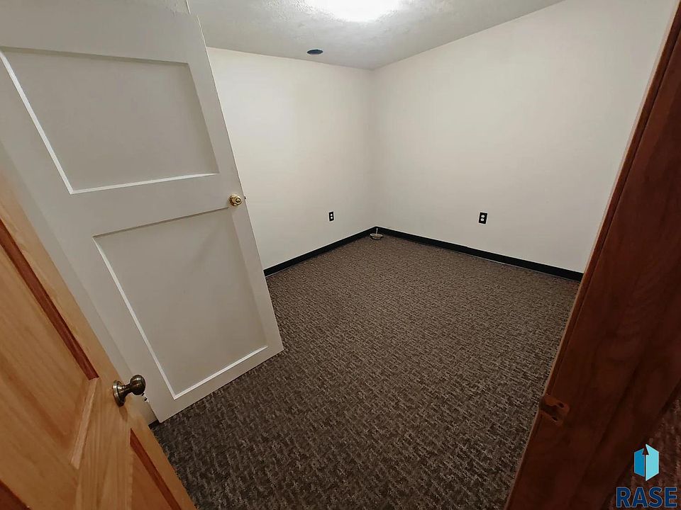 2nd image of 3205 S Covell Ave