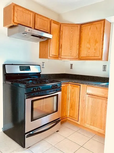 2 bed, 1.0 bath, $2,100 — Photo 2