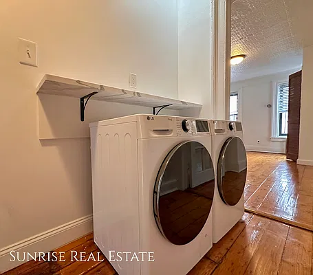 Laundry, photo 1