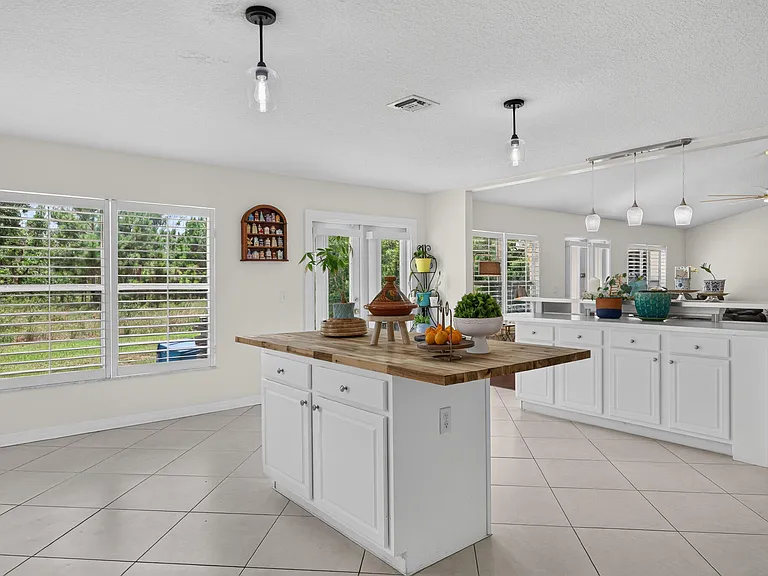 5758 NW Benbow Ct — Photo 11