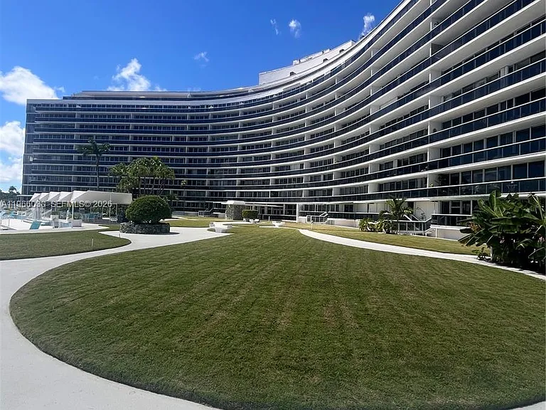 900 Bay Dr #207 — Photo 13