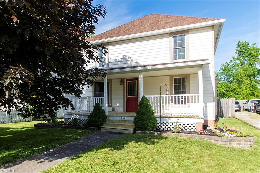 303 S Main St photo 1
