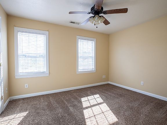 5th image of 305 Ashwood Dr