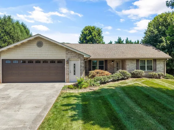 1416 Little Kaycee Dr, Sevierville, TN 37876