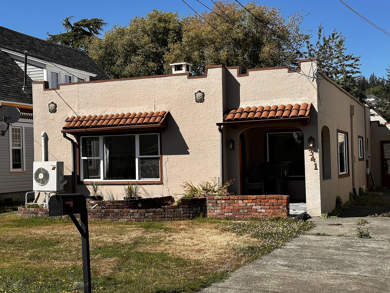 341 Emerson Ave photo 1