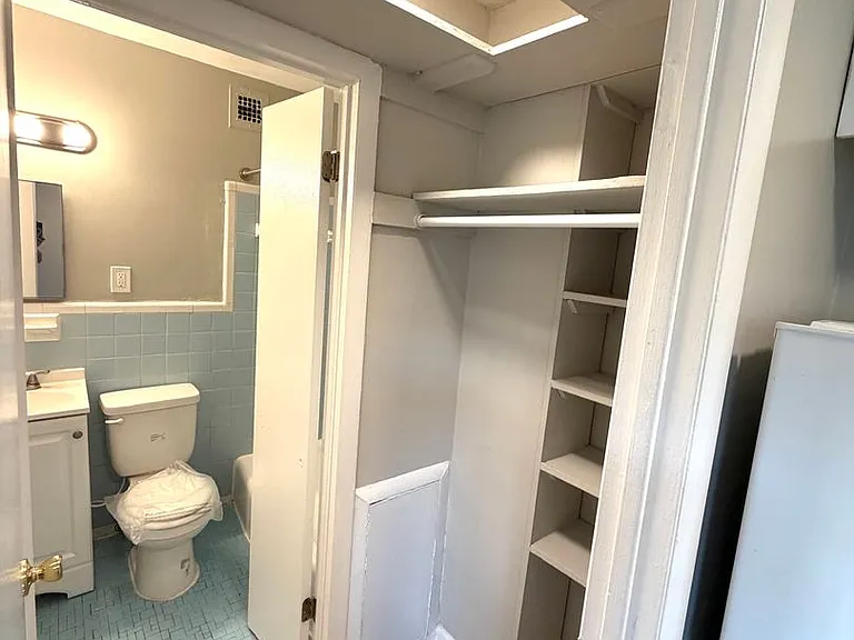 1111 D St NE — Photo 13