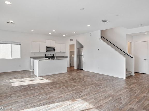 2nd image of 153 Macadamia Nut Ave