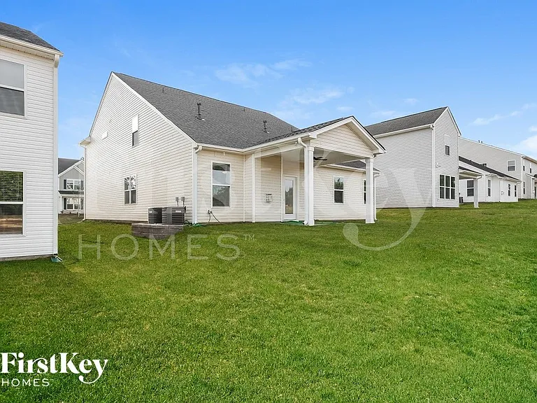 513 Hillpark Ln — Photo 15