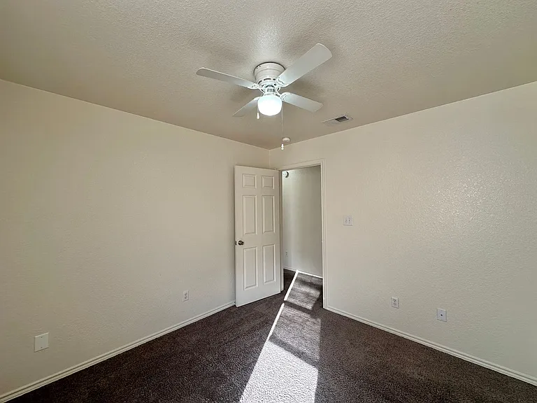 5007 John David Dr — Photo 18