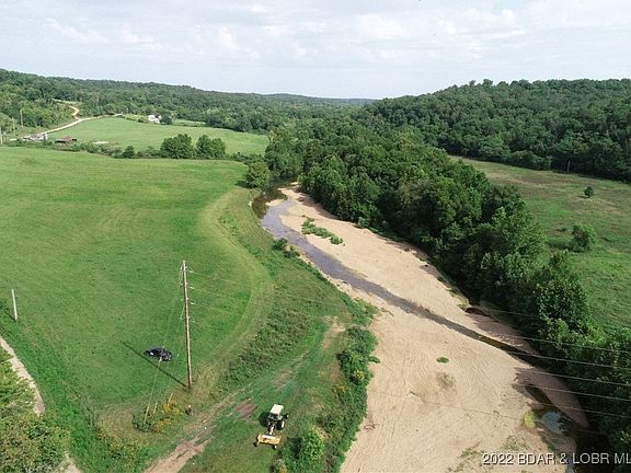 2nd image of 207 Blue Springs Dr