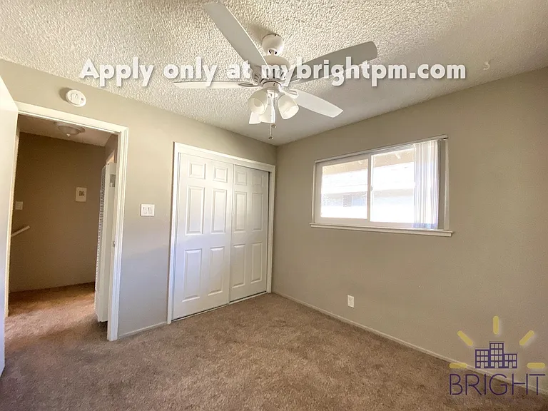 264-268 Montrose Dr — Photo 10