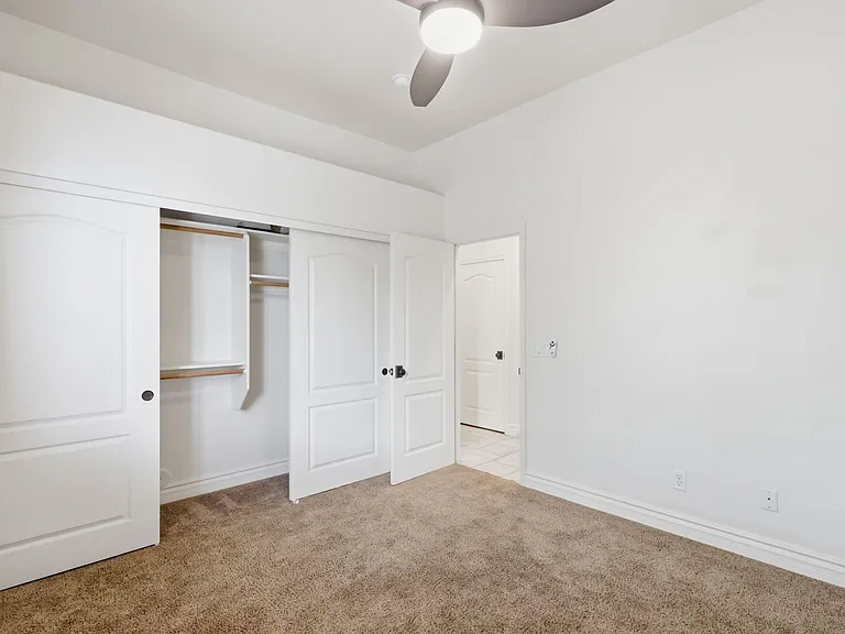 622 E Vinedo Ln — Photo 24