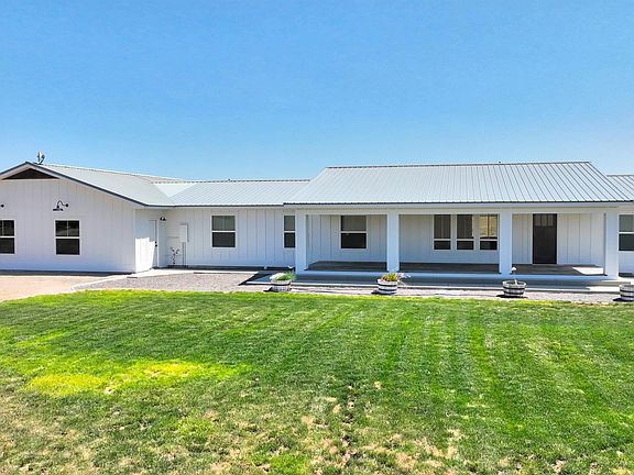 2nd image of 29492 Farmway Rd