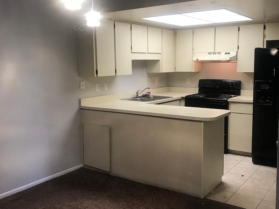 2nd image of 21 Windtree Ln