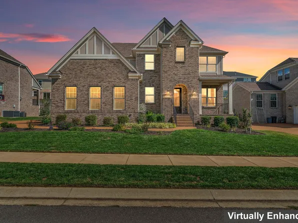106 N Malayna Dr, Hendersonville, TN 37075
