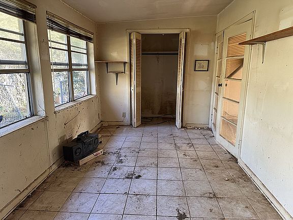 5th image of 5333 Oak Forest Dr