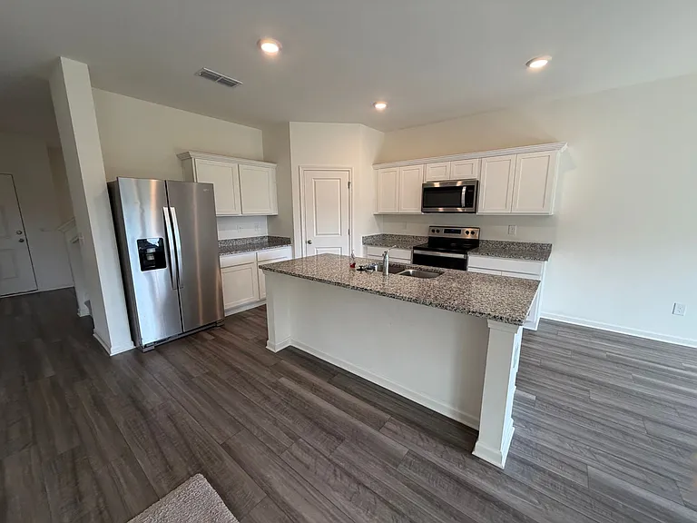 303 Hyde Park — Photo 6