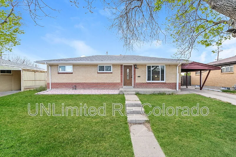 5 bed, 2.0 bath, 2000 sqft, $2,899 — Photo 2