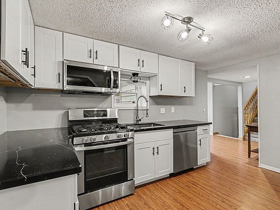 5th image of 231 Longfellow St NE