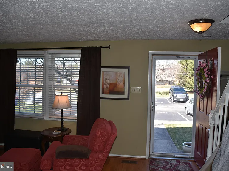 7708 Fawn Ct — Photo 6
