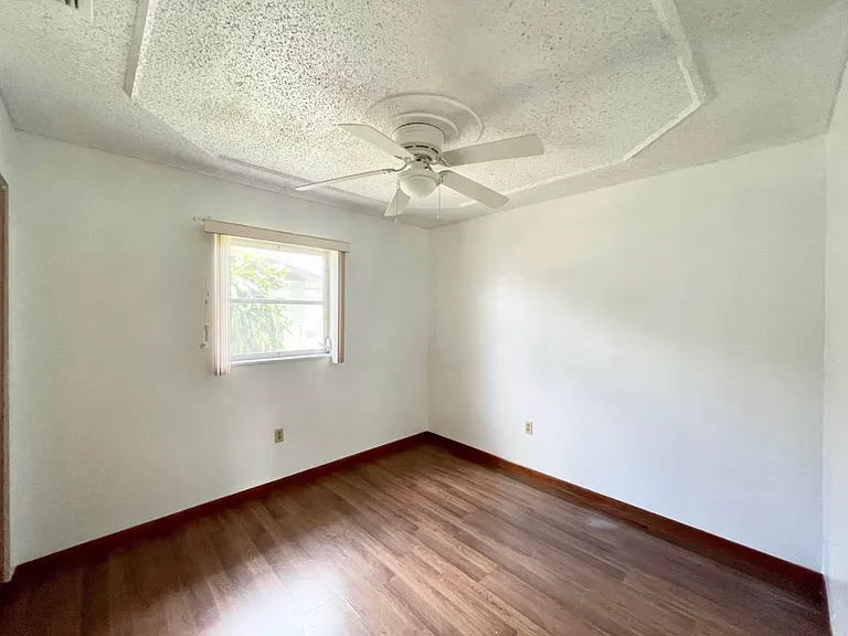 1474 Kerry Dr — Photo 9