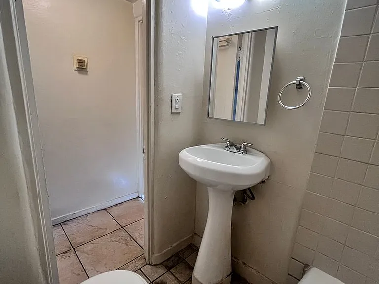 3706 E Fairmount St — Photo 20