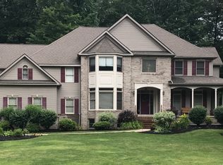 11725 Colchester Ln, Chagrin Falls, OH