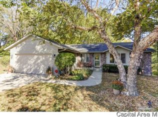 829 High Pointe Dr, Springfield, IL 62702