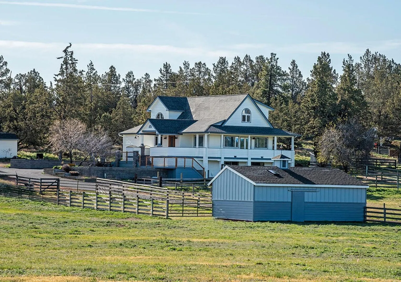 Country Living with Awesome Mtn Views — Photo 2