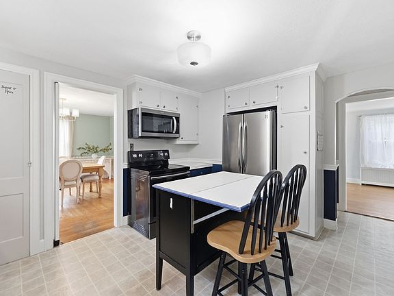 5th image of 250 Gillette Ave