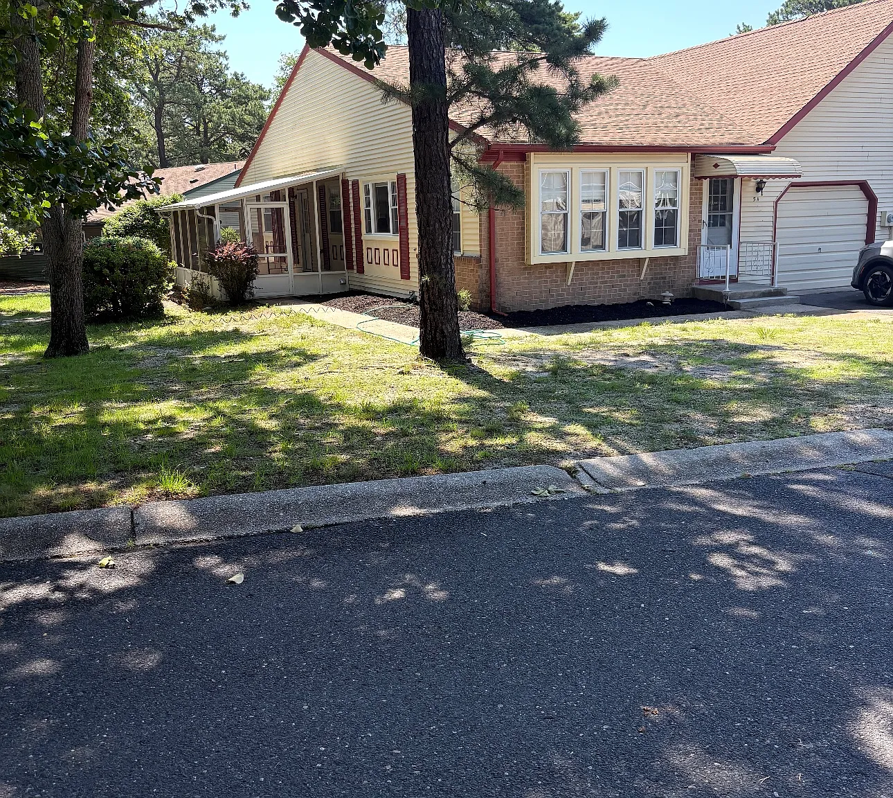 5 Pembroke Ln — Photo 1