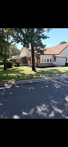 5 Pembroke Ln #A Photo 1