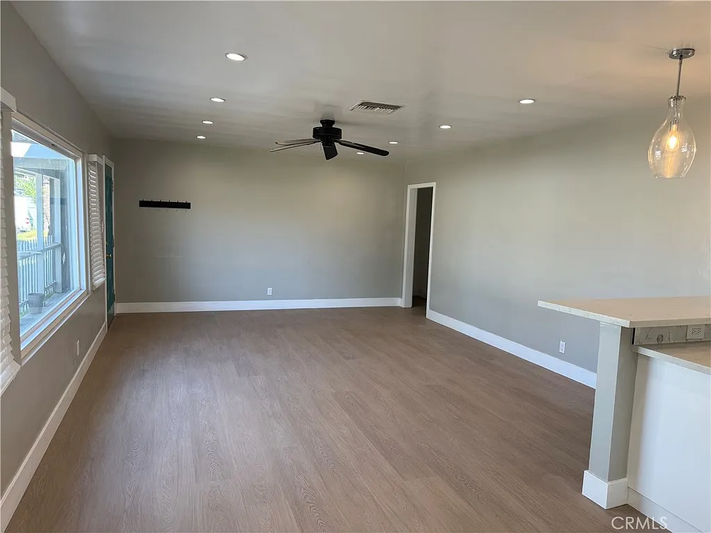 3 bed, 1131 sqft, $3,300 — Photo 4