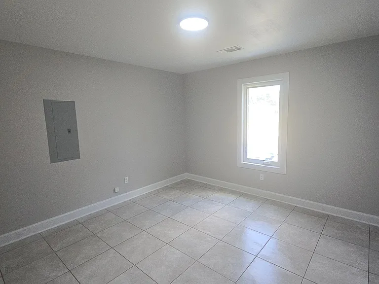 141 Shelton St — Photo 2