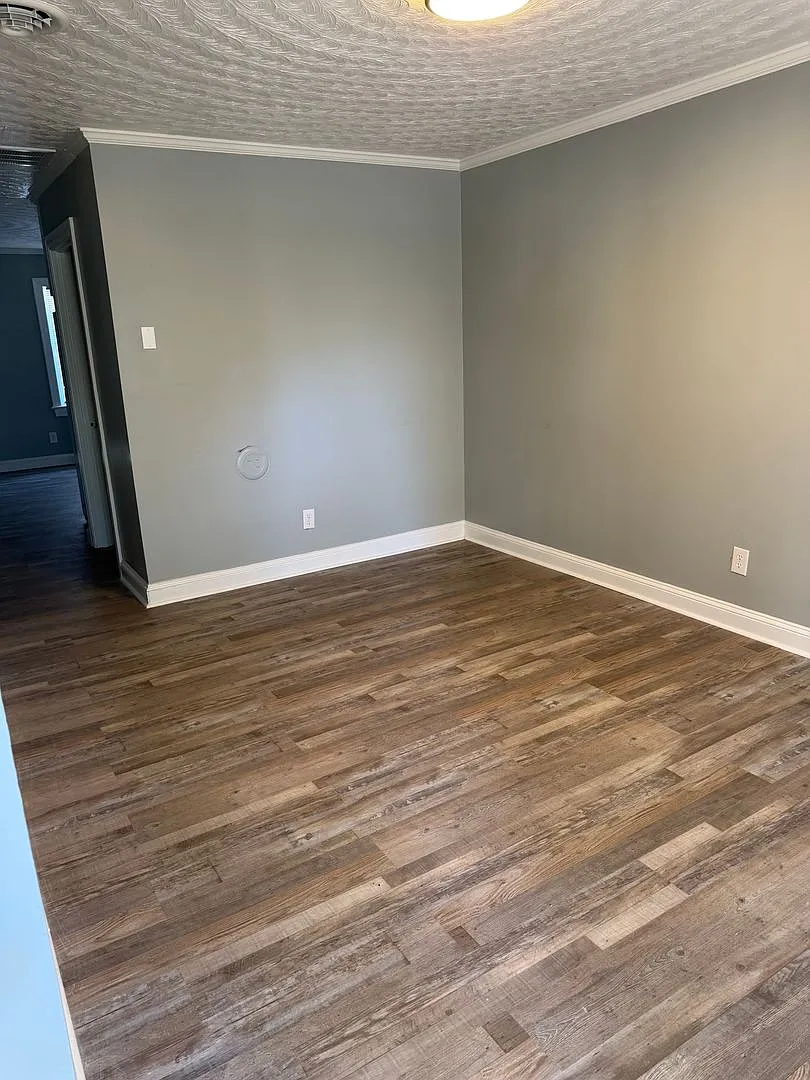 Building Photo - 913 S Kates Ln