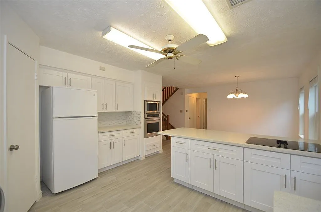 4 bed, 2.5 bath, 2308 sqft, $2,280 — Photo 4