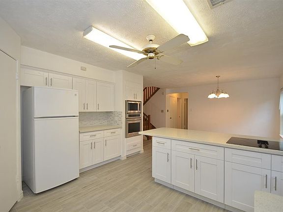 4th image of 2822 River Birch Dr