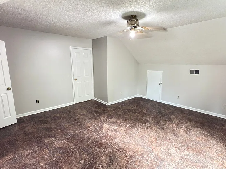 210 Cuddles Ct — Photo 17