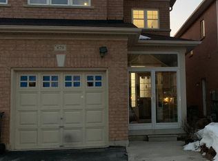 879 Oasis Dr, Mississauga, ON L5V 0C6