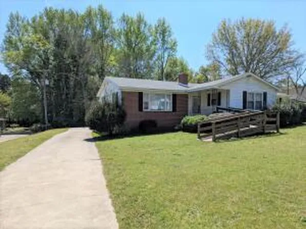 501 MCQUEEN Street, Johnston, SC 29832