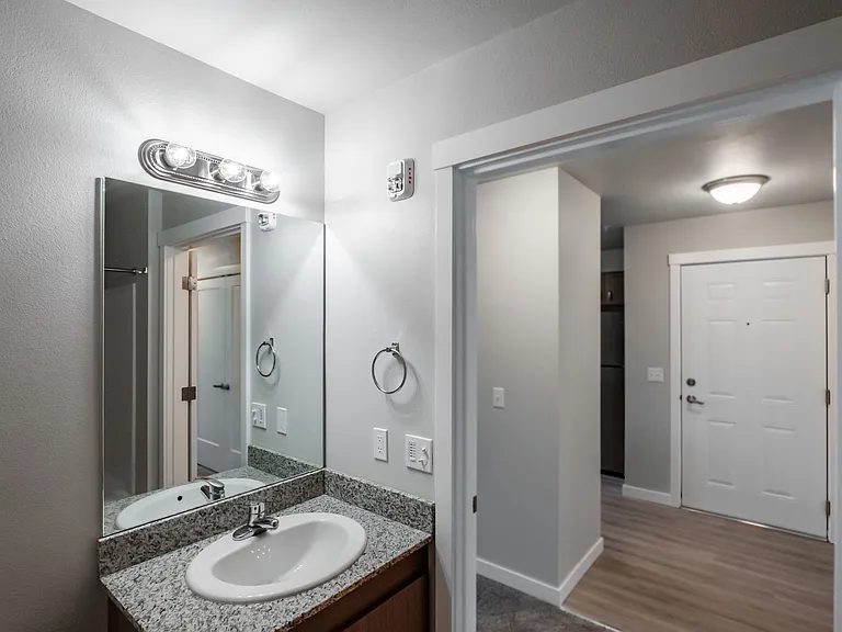 Evergreen Valley Apartments — Photo 5